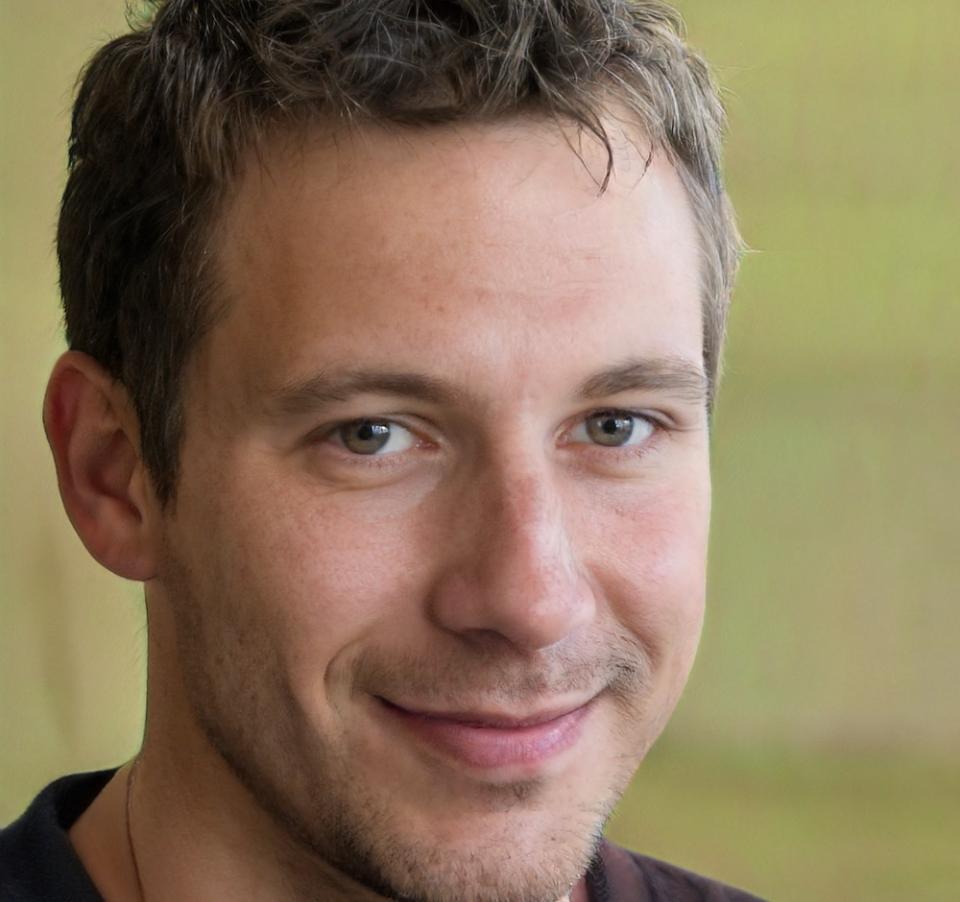 Maximilian Schneider, Senior Financial Analyst